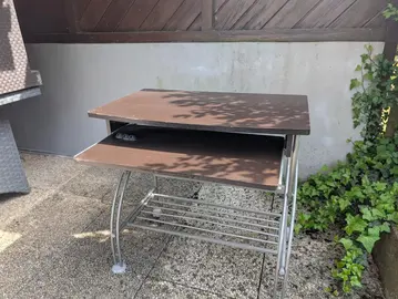 Bureau avec plateau roulant pour clavier