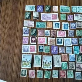 donne timbres collection étrangers 1lot par envoie n22