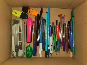 Lot de Stylos, Feutres, compas