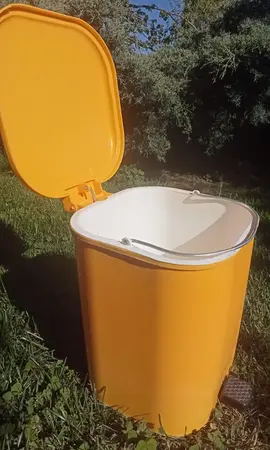 Petite poubelle à pédale