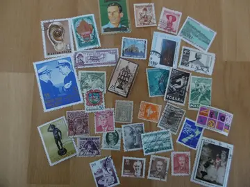 Timbres MONDE LOT 84