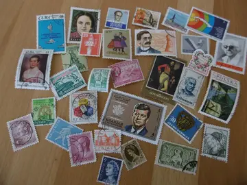 Timbres MONDE LOT 85