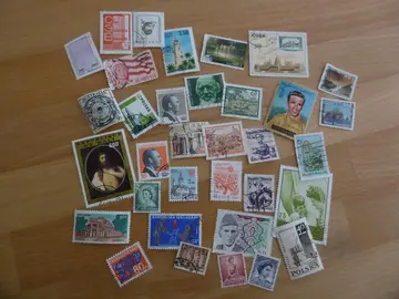 Timbres MONDE LOT 89