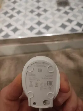 Chargeur de brosse à dents Braun.