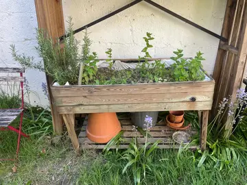 Jardinière sur pieds