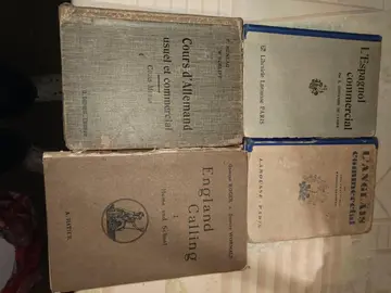 différents livres anciens pour cours de langue