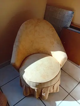 Fauteuil "crapaud" jaune