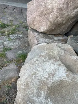 4 pierres décoratives de jardin