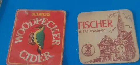 2 dessous de verres différent