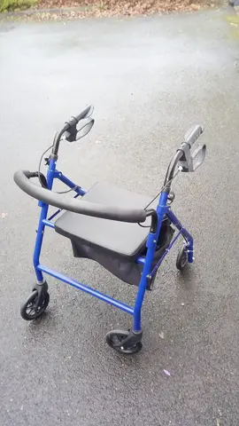 DEAMBULATEUR 4 ROUES PLIABLE