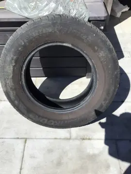 une paire de pneu 215/70R16 100 H