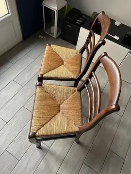 lot de deux chaises en bois