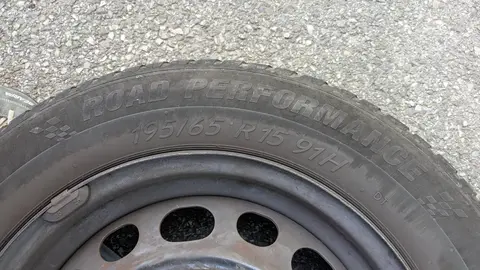 4 pneus sur jantes 195/65 R15 91h