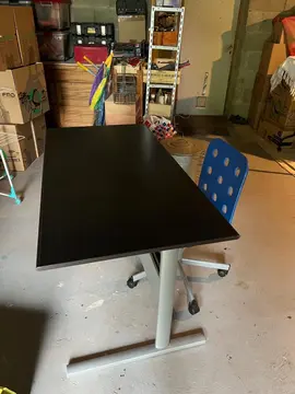 bureau pour écolier/étudiant avec sa chaise bleue
