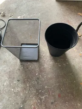 2 poubelles