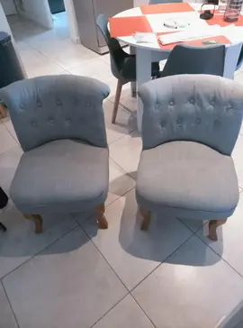 lot de deux fauteuils " crapaud "
