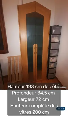 Bibliothèque en bois et verre