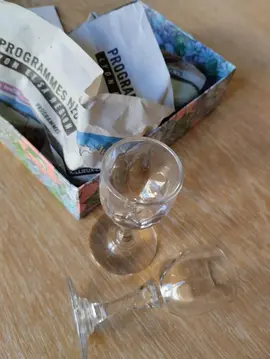 5 verres digestifs à pied