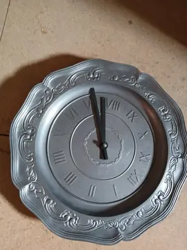 pendule murale en étain