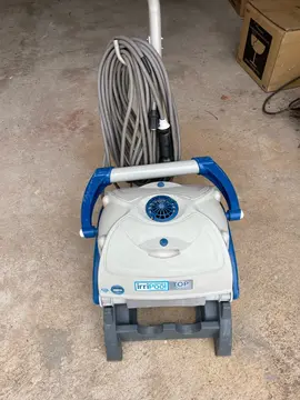 robot piscine sur chariot pour pièces détachées