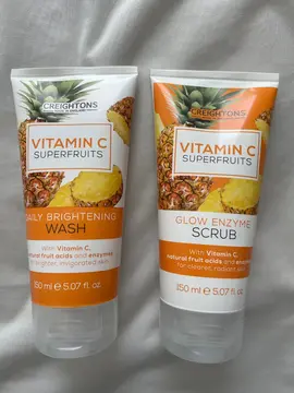 Gel lavant + Exfoliant + trousse à maquillage