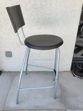 chaise haute plastique Ikea. Hauteur assise 63 cm