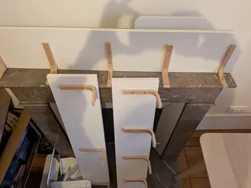 étagères avec équerres, bon état