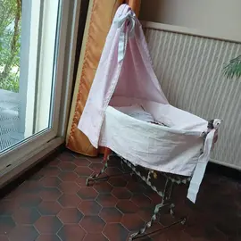 Landau poupée ancien qui se berce