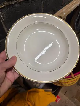 Lot vaisselle blanche liséré doré