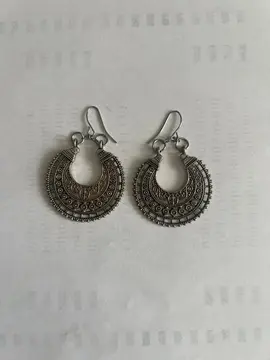 boucles d’oreilles couleur argent