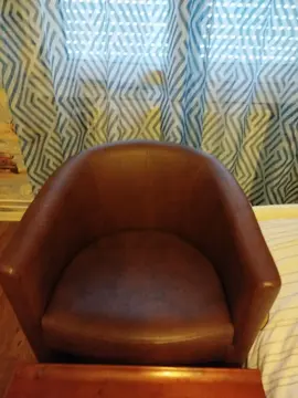 donne table de salon, fauteuil, bahut louis Philippe