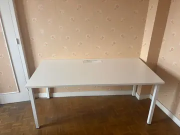 Bureau blanc à donner