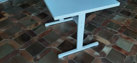 table bois avec révèlent formidable blanc