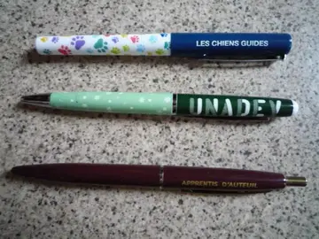 3 stylos publicitaires, état neuf