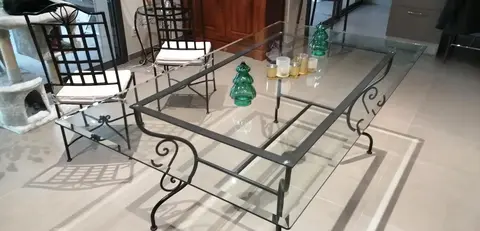 Table en fer forgé plateau verre