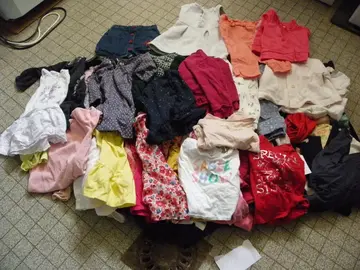 vetements fille 6 mois, 9 mois et surtout 12 mois