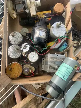 Lot de petits moteurs électriques