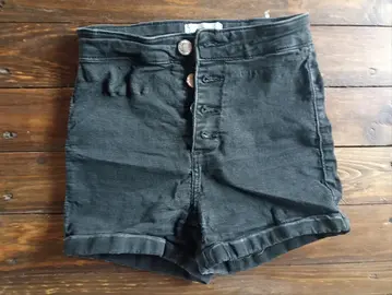 short jean fille à peu près 9 ans