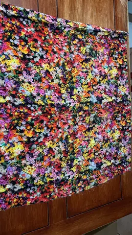 Coupon de tissu fleuri neuf