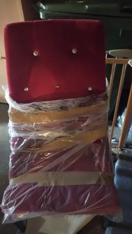 fauteuil a strass rouge plus jolie coussin urgent