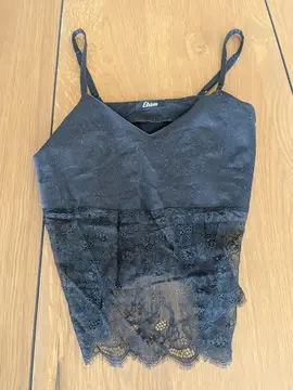 caraco noir avec dentelle