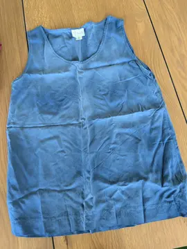 chemisette bleue toucher peau de pêche