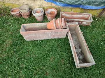 Jardinières et pots en terre cuite