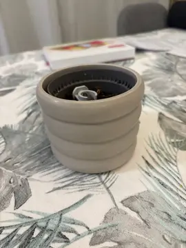 petit cache pot gris clair