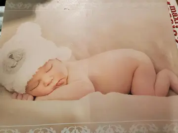 2 toiles thème "bébé "