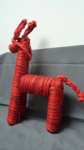 Animal en laine décoratif