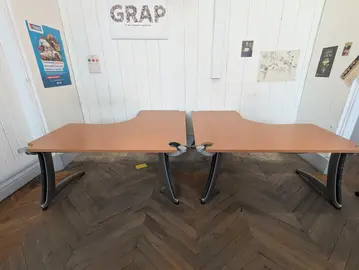 Deux grands bureaux en L