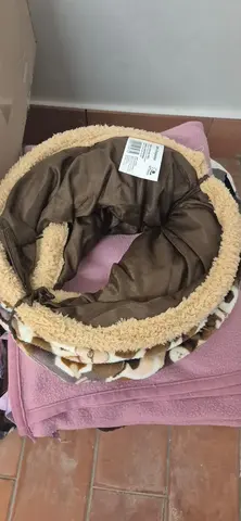 jouets + coussin + plaids pour chat