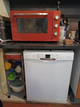 Appartement à vider ; frigo, lave vaisselle, four micro ondes, four elecrique, ustensiles de cuisine