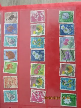 21 timbres oblitérés Japon - Fleurs et Coquillages